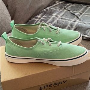 8.5 New Sperry shoes